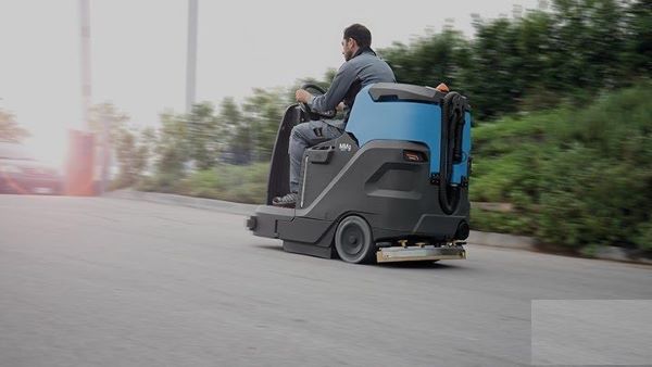 Các ưu điểm nổi bật của máy chà sàn ngồi lái